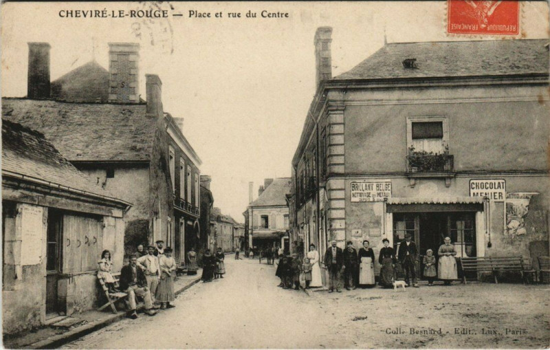 Carte postale ancienne Chevire-le-Rouge - Place et Rue du Centre