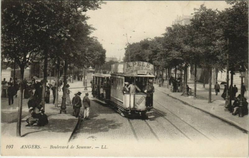 Carte postale ancienne Angers-Boulevard de Saumur à Saumur