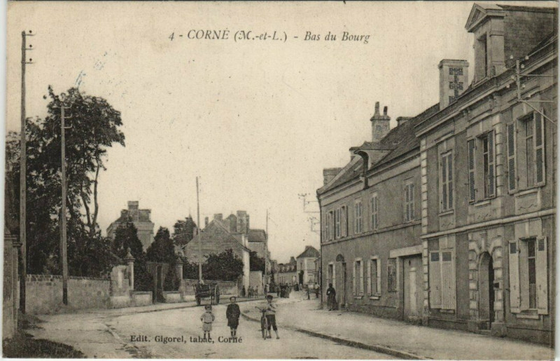 Carte postale ancienne Corne - Bas du Bourg