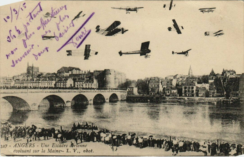 Carte postale ancienne Angers - Une Escadre derienne à Angers