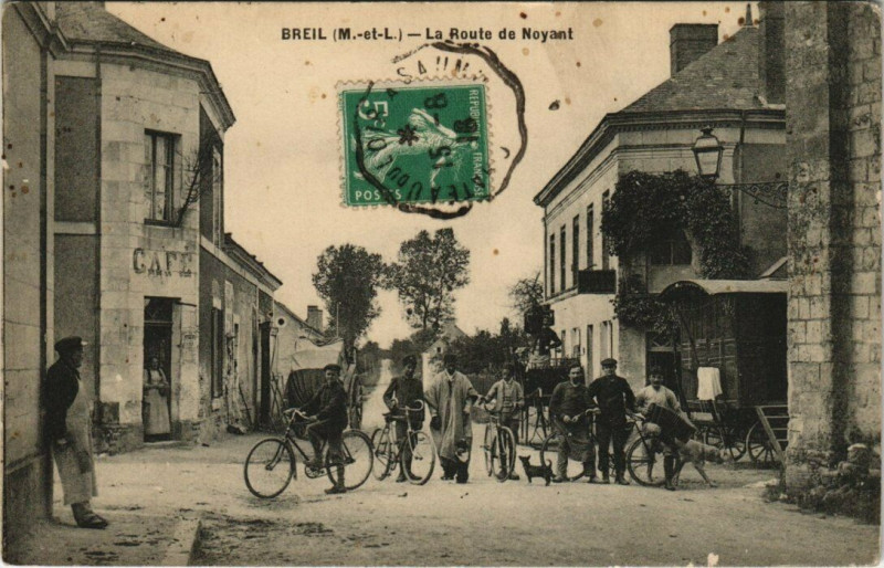 Carte postale ancienne Breil - La Route de Noyant