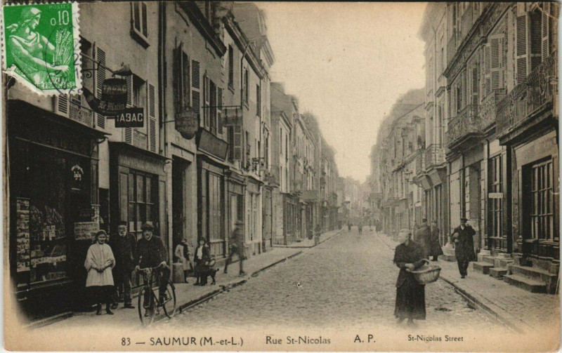 Carte postale ancienne Saumur Rue Saint-Nicolas à Saumur