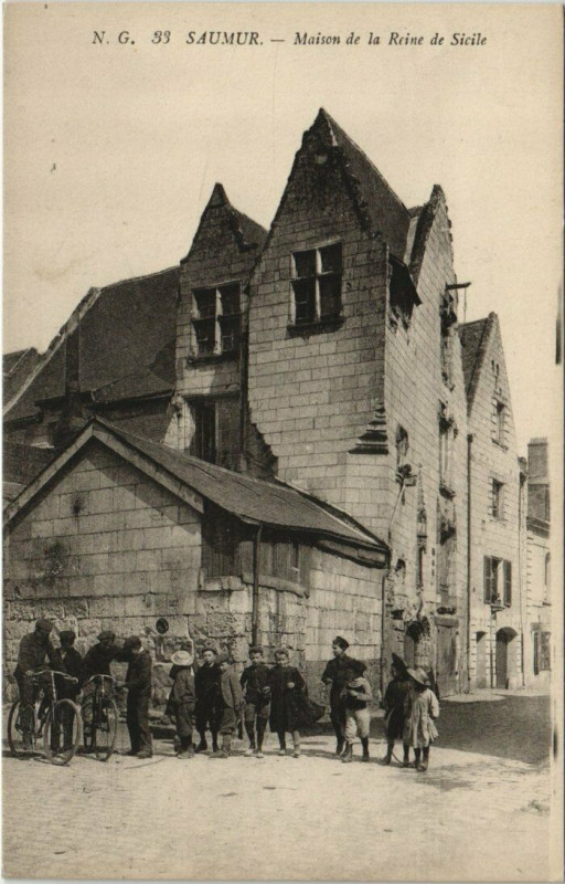 Carte postale ancienne Saumur Maison de la Reine de Sicile à Saumur