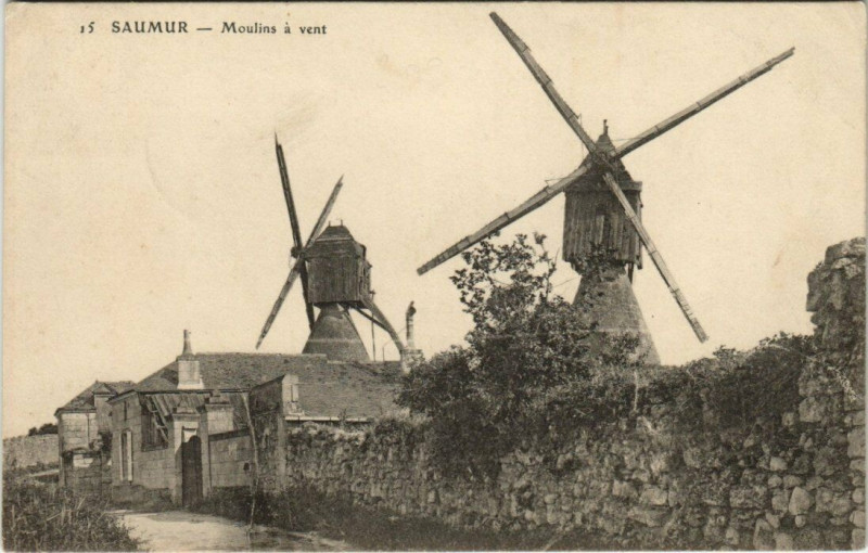 Carte postale ancienne Saumur Mouline a vent à Saumur