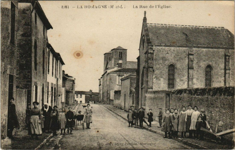 Carte postale ancienne La Romagne - La Rou de l'Eglise à La Romagne