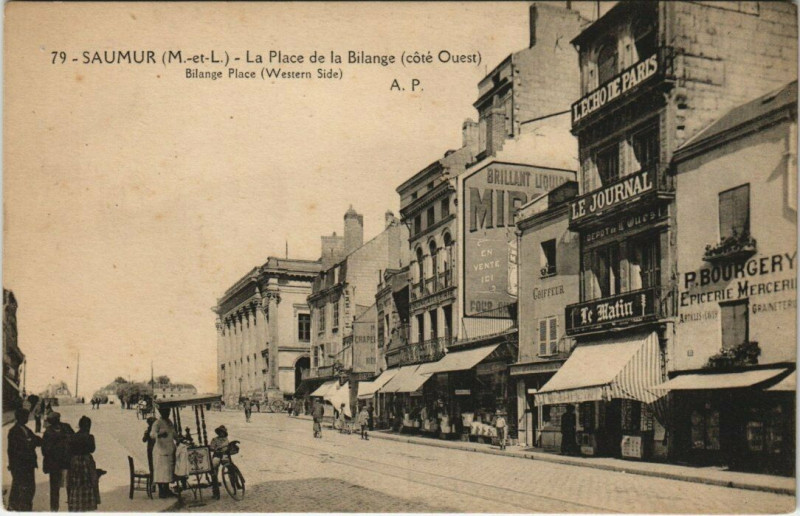 Carte postale ancienne Saumur La Place de la Bilange (cote Ouest) à Saumur
