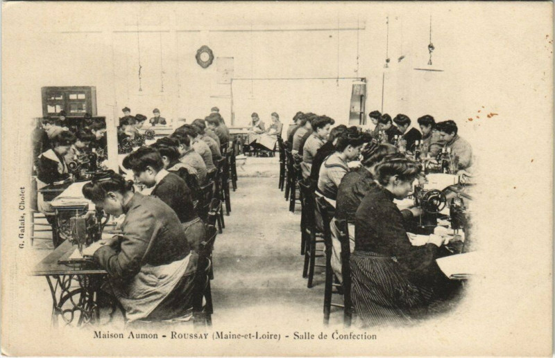 Carte postale ancienne Maison Aomun - Roussay - Salle de Confection