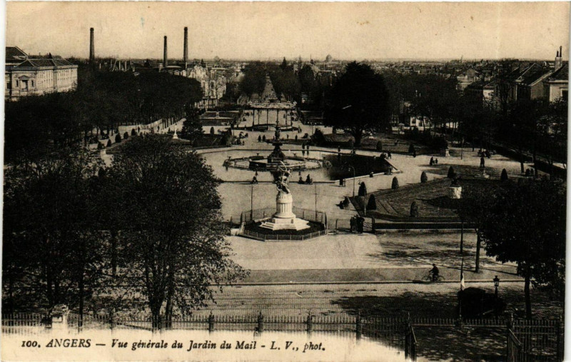 Carte postale ancienne Angers Vue générale du Jardin du Mail à Angers