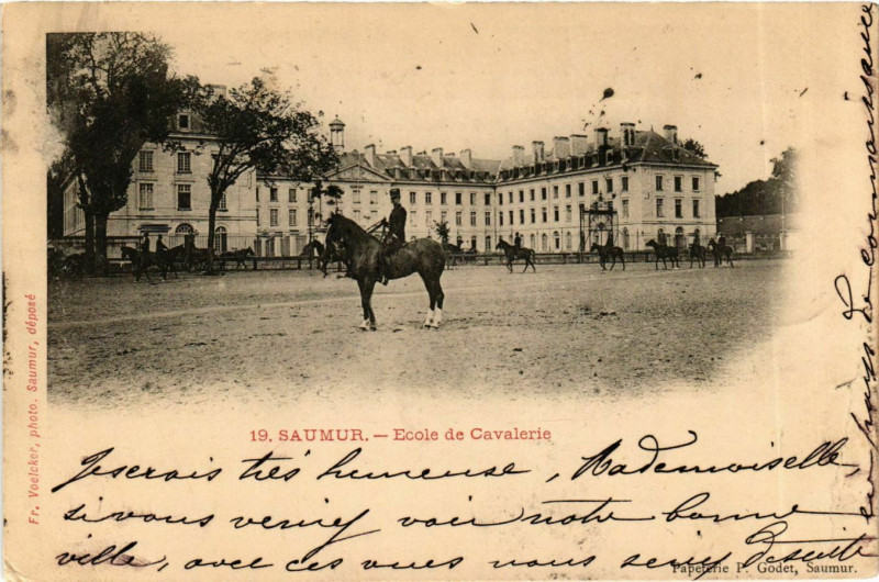 Carte postale ancienne Maine-et-Loire Saumur Ecole de Cavalerie à Saumur