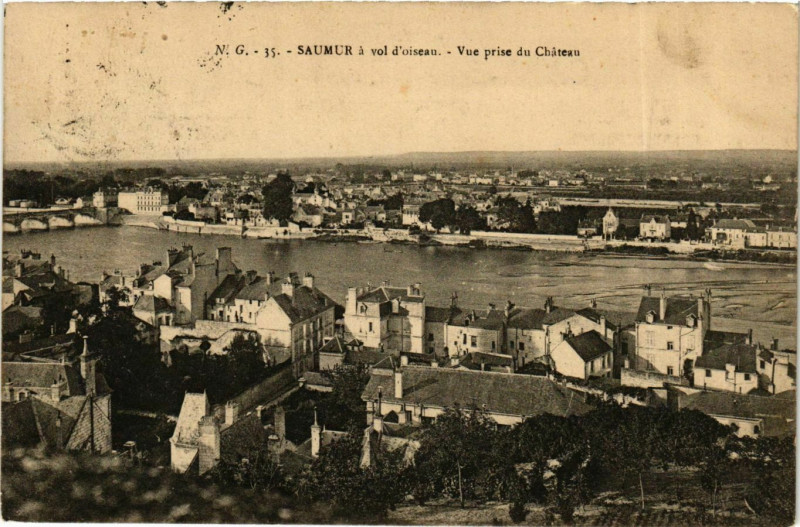 Carte postale ancienne Saumur a val d'oiseau Vue prise du Chateau à Saumur