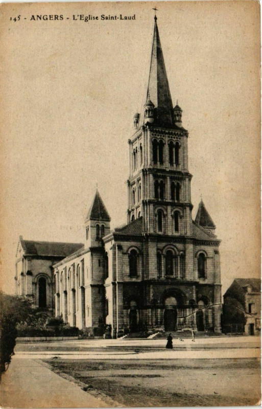 Carte postale ancienne Maine-et-Loire Angers L'Eglise Saint-Laud à Angers