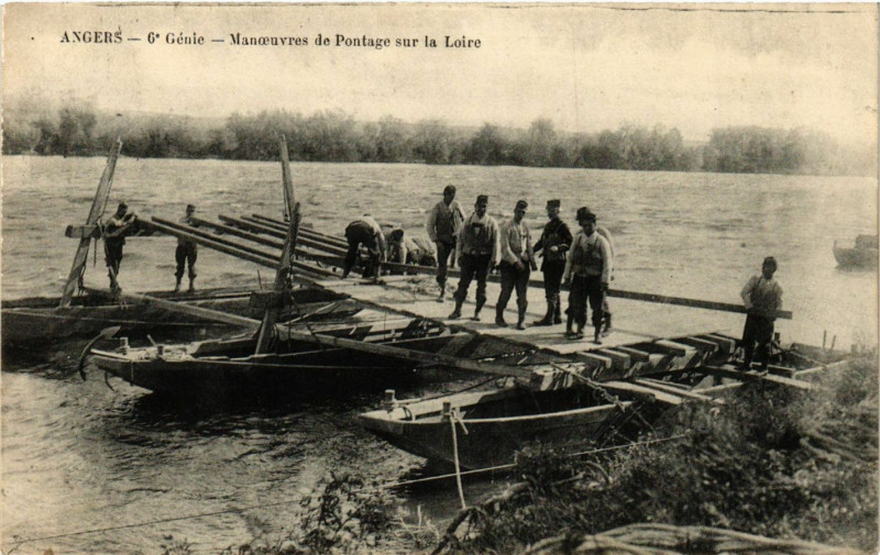 Carte postale ancienne Angers - 6* Genie - Manceuvres de Pontage sur la Loire à Angers