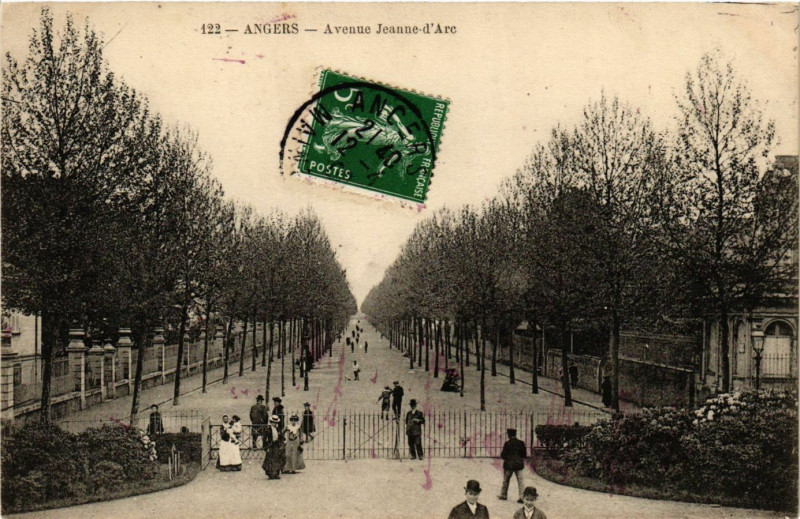 Carte postale ancienne Angers - Avenue Jeanne d'Arc à Angers