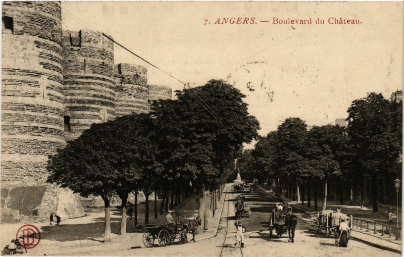 Carte postale ancienne Angers - Boulevard du Chateau à Angers