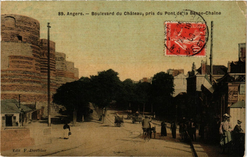 Carte postale ancienne Angers - Boulevard du Chateau pris du Pont de la Basse-Chaine à Angers