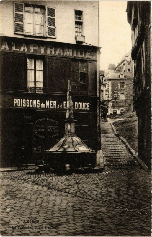 Carte postale ancienne Angers - Fontaine Piet-Boulet à Angers