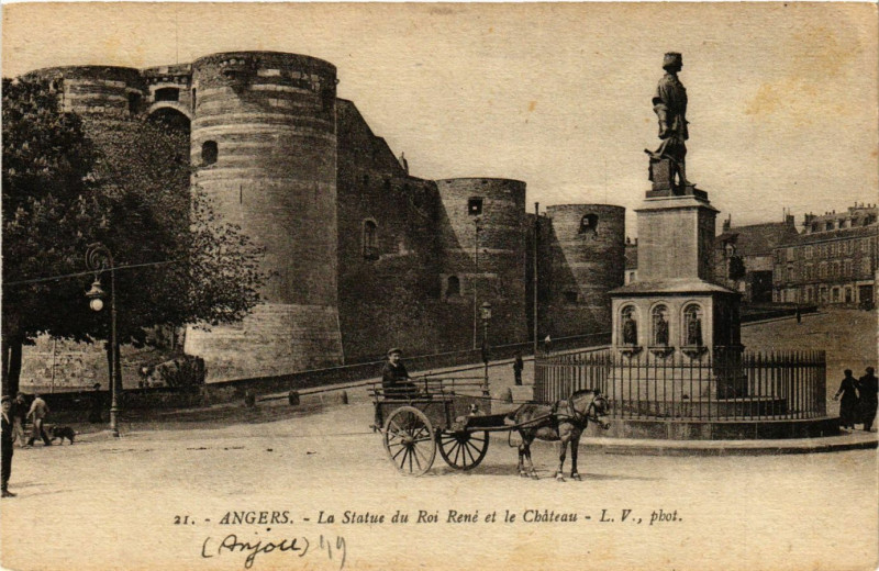 Carte postale ancienne Angers - La Statue du Roi René et le Chateau à Angers