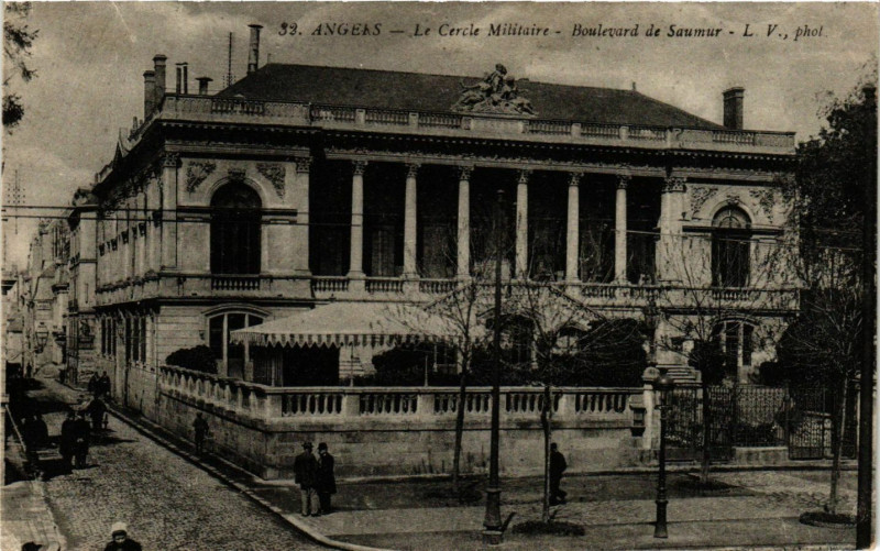 Carte postale ancienne Angers - le Cercle Militaire - Boulevard de Saumur à Angers