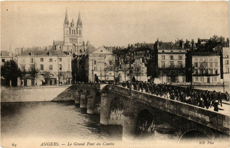 Carte postale ancienne Angers - Le Grand Ponts-de-CEntre à Angers