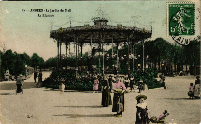 Carte postale ancienne Angers - Le Jardin du Mail - Le Kiosque à Angers