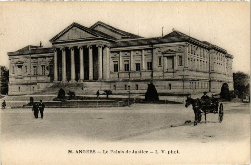 Carte postale ancienne Angers - Le Palais de Justice à Angers