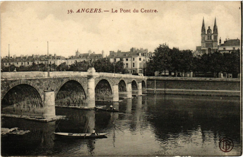Carte postale ancienne Angers - Le Pont du Centre à Angers