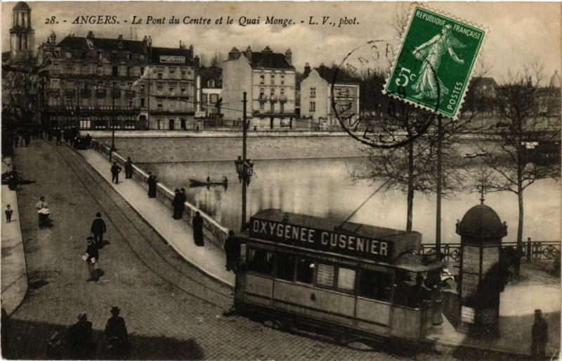 Carte postale ancienne Angers - Le Pont du Centre et la Quai Monge à Angers