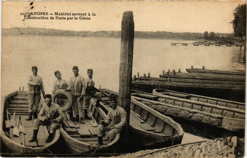Carte postale ancienne Angers - Material sorvant a la Construction de Ponts par la Genie à Angers