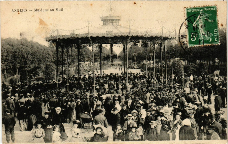 Carte postale ancienne Angers - Musique au Mail à Angers