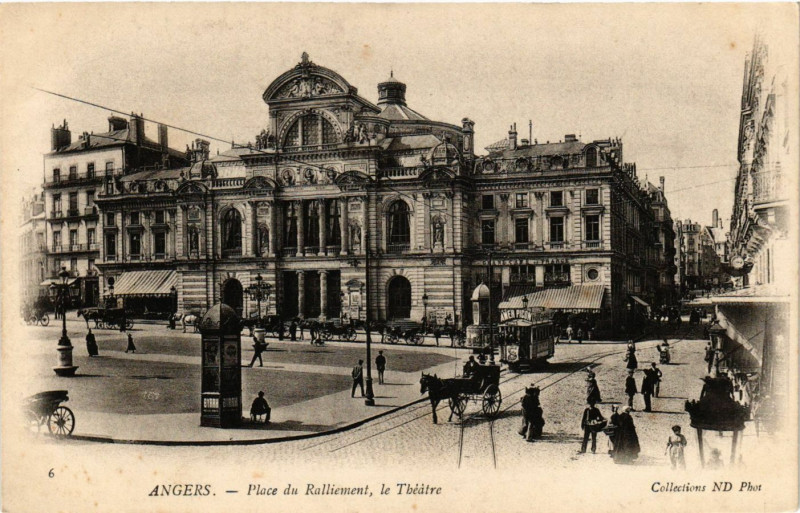 Carte postale ancienne Angers - Place de Ralliement le Théatre à Angers