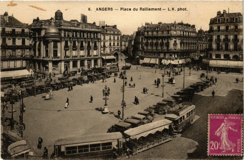 Carte postale ancienne Angers - Place du Ralliement à Angers