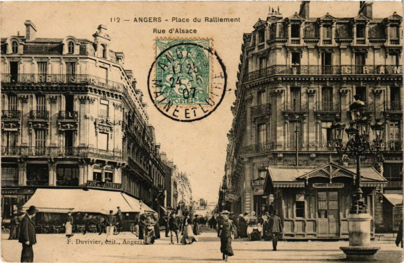 Carte postale ancienne Angers - Place du Ralliement - Rue d'Alsace à Angers