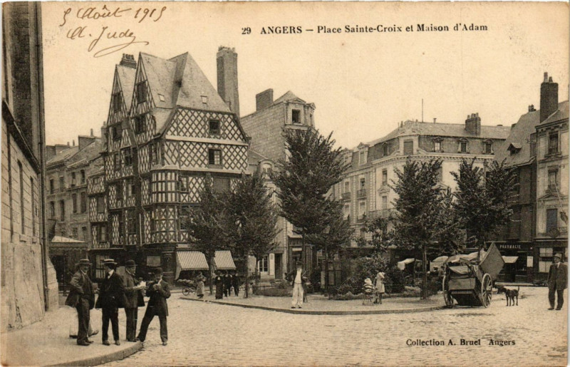 Carte postale ancienne Angers - Place Sainte-Croix et Maison d'Adam à Angers