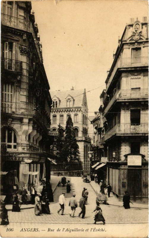 Carte postale ancienne Angers - Rue de l'Aiguillerie et l'Eveche à Angers