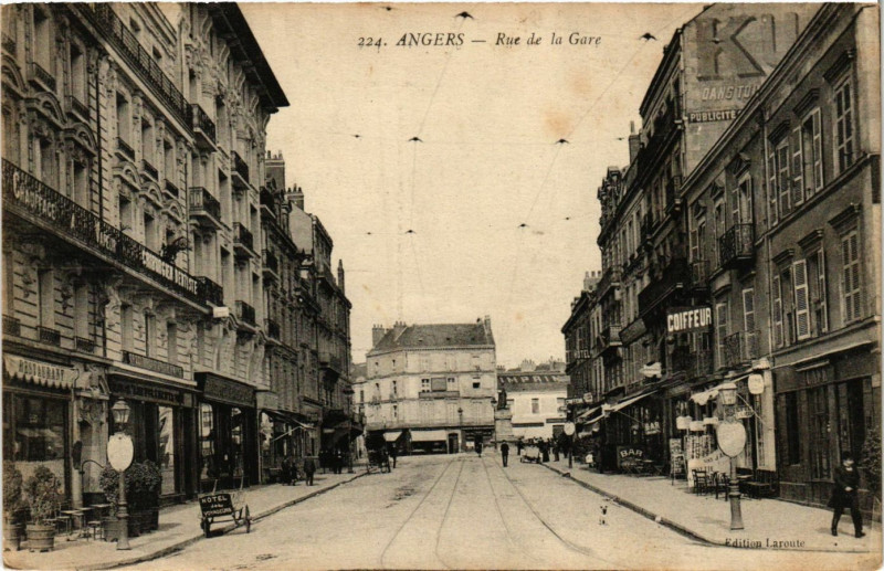 Carte postale ancienne Angers - Rue de la Gare à Angers