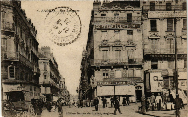 Carte postale ancienne Angers - Rue Leneuven à Angers