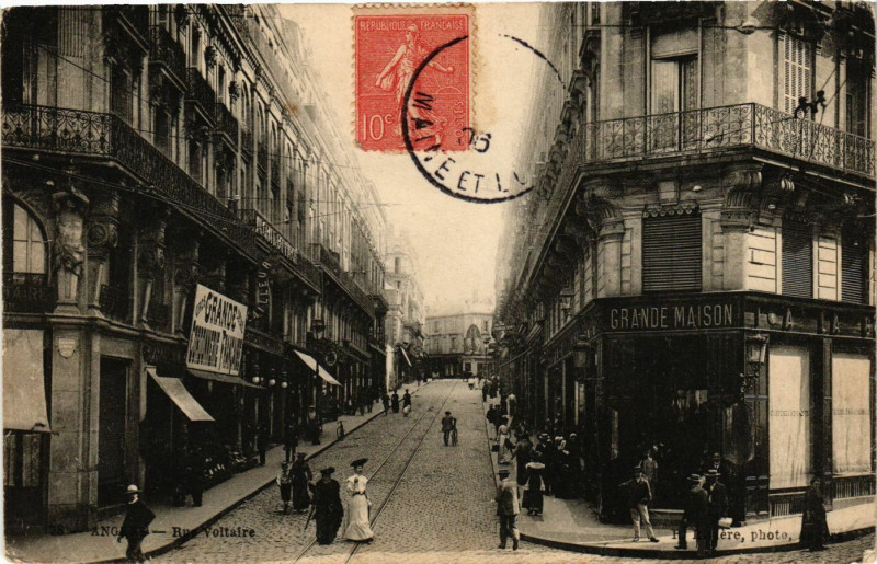 Carte postale ancienne Angers - Rue Voltaire à Angers