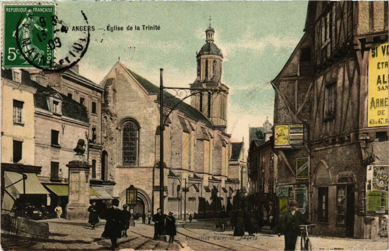 Carte postale ancienne Angers - Eglise de la Trinite à Angers