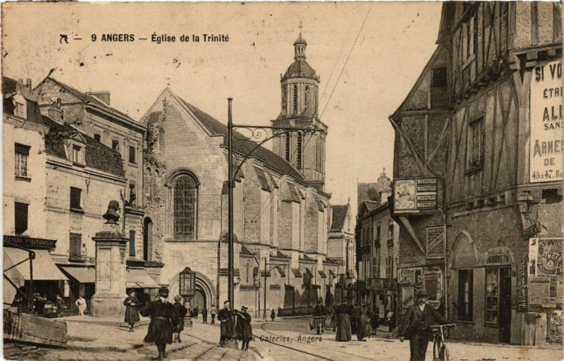 Carte postale ancienne Angers - Eglise de la Trinite à Angers