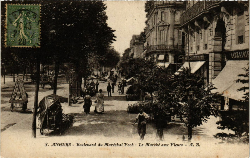 Carte postale ancienne Angers - Boulevard du Marechal Foch Le Marche aux Fleurs à Angers