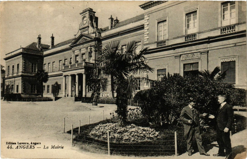 Carte postale ancienne Angers - La Mairie à Angers