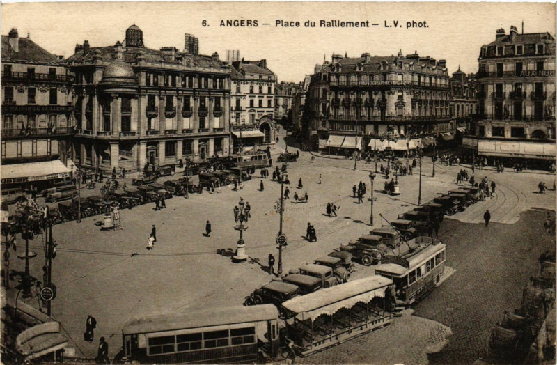 Carte postale ancienne Angers - Place du Ralliement à Angers