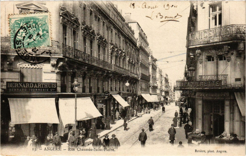 Carte postale ancienne Angers - Rue Chausée-Saint-Pierre à Angers
