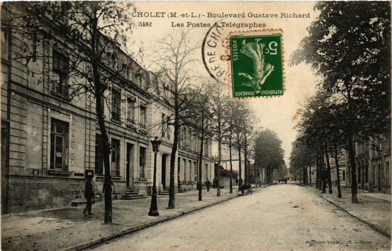 Carte postale ancienne Cholet - Boulevard Gustave Richard - Les Postes & à Cholet