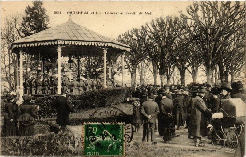 Carte postale ancienne Cholet - Concert au Jardin du Mail à Cholet