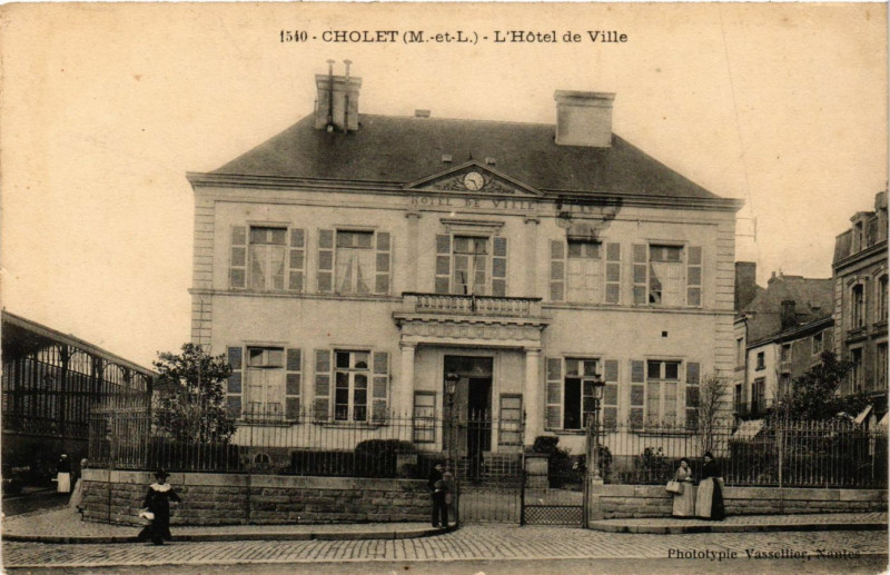Carte postale ancienne Cholet - L'Hotel de Ville à Cholet