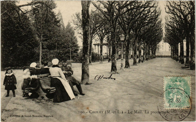 Carte postale ancienne Cholet - Le Mail.La promenade à Cholet