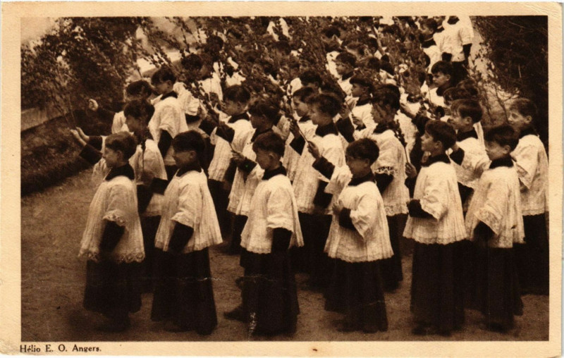 Carte postale ancienne Congres Euchartique National Angers 1933 - L'offrande des Genets à Angers
