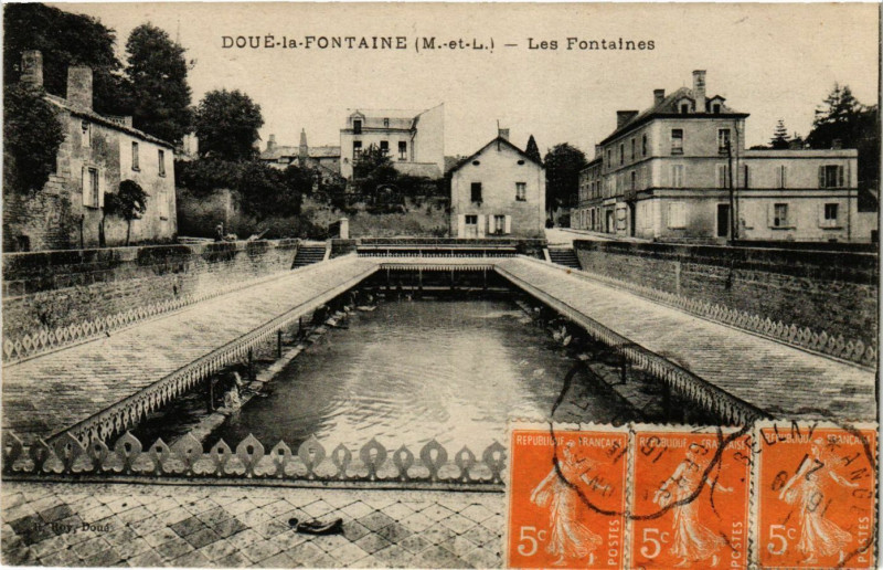 Carte postale ancienne Doue-le-Fontaine - Les Pontaines
