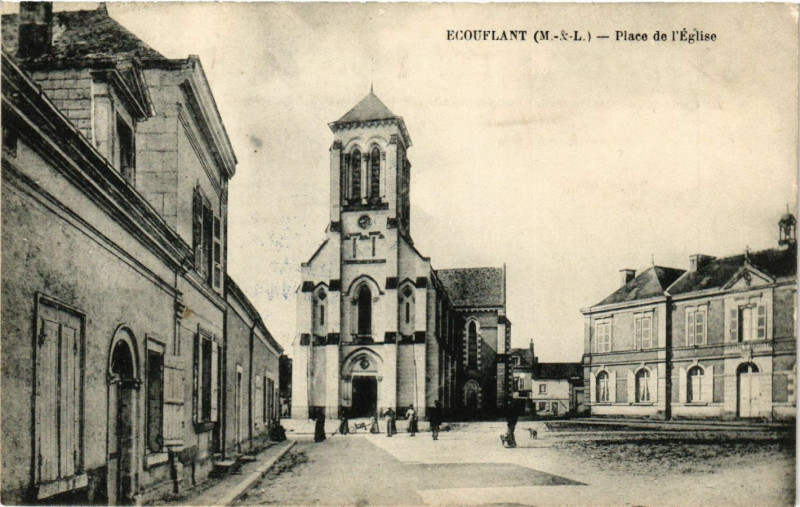 Carte postale ancienne Ecouflante (M.-&-L.) - Place de l'Eglise